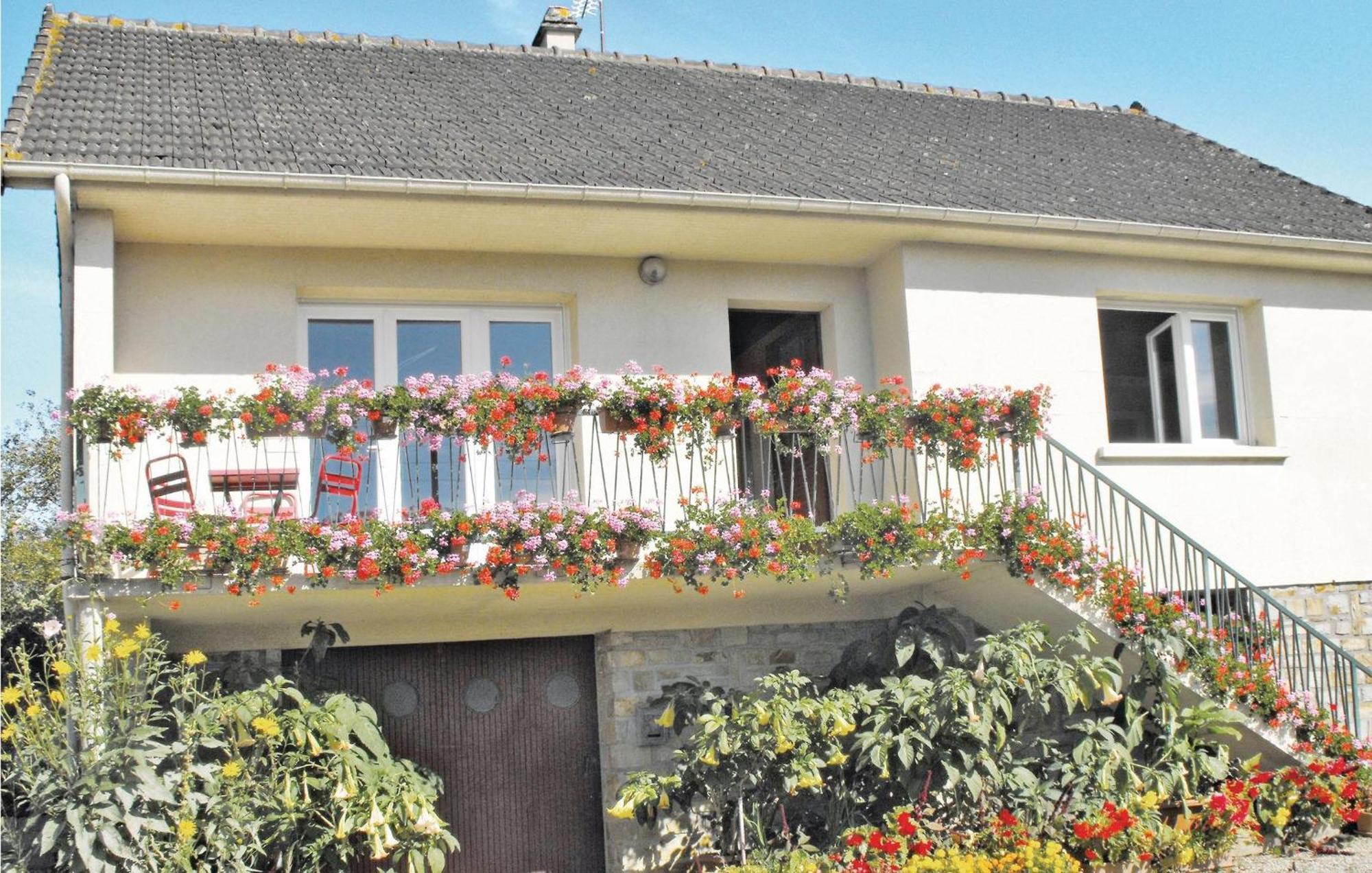 Holiday Home In Montsernelle Lithaire Buitenkant foto